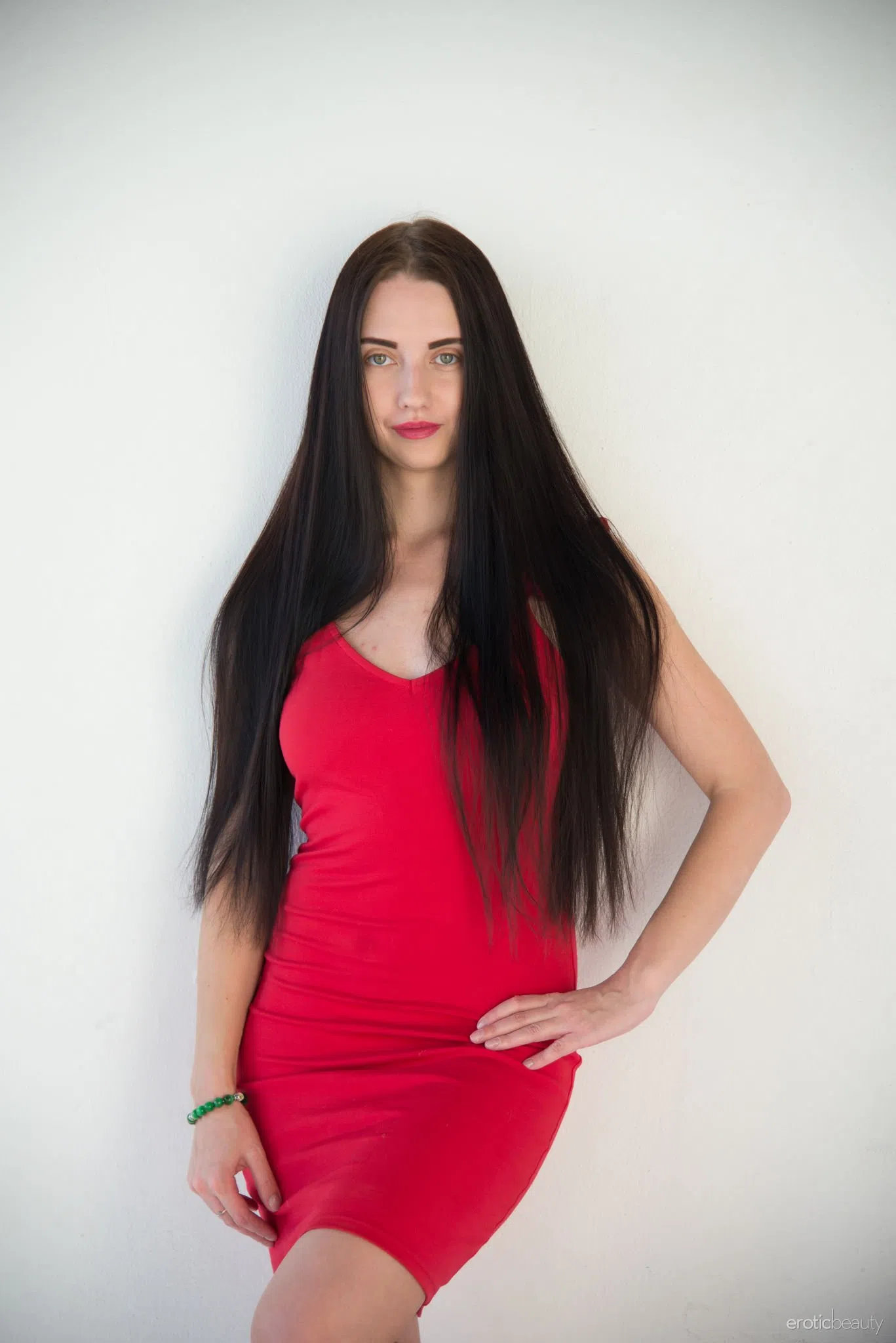 veronica-snezna-erotic-beauty-152740 Of Page 1-1.webp