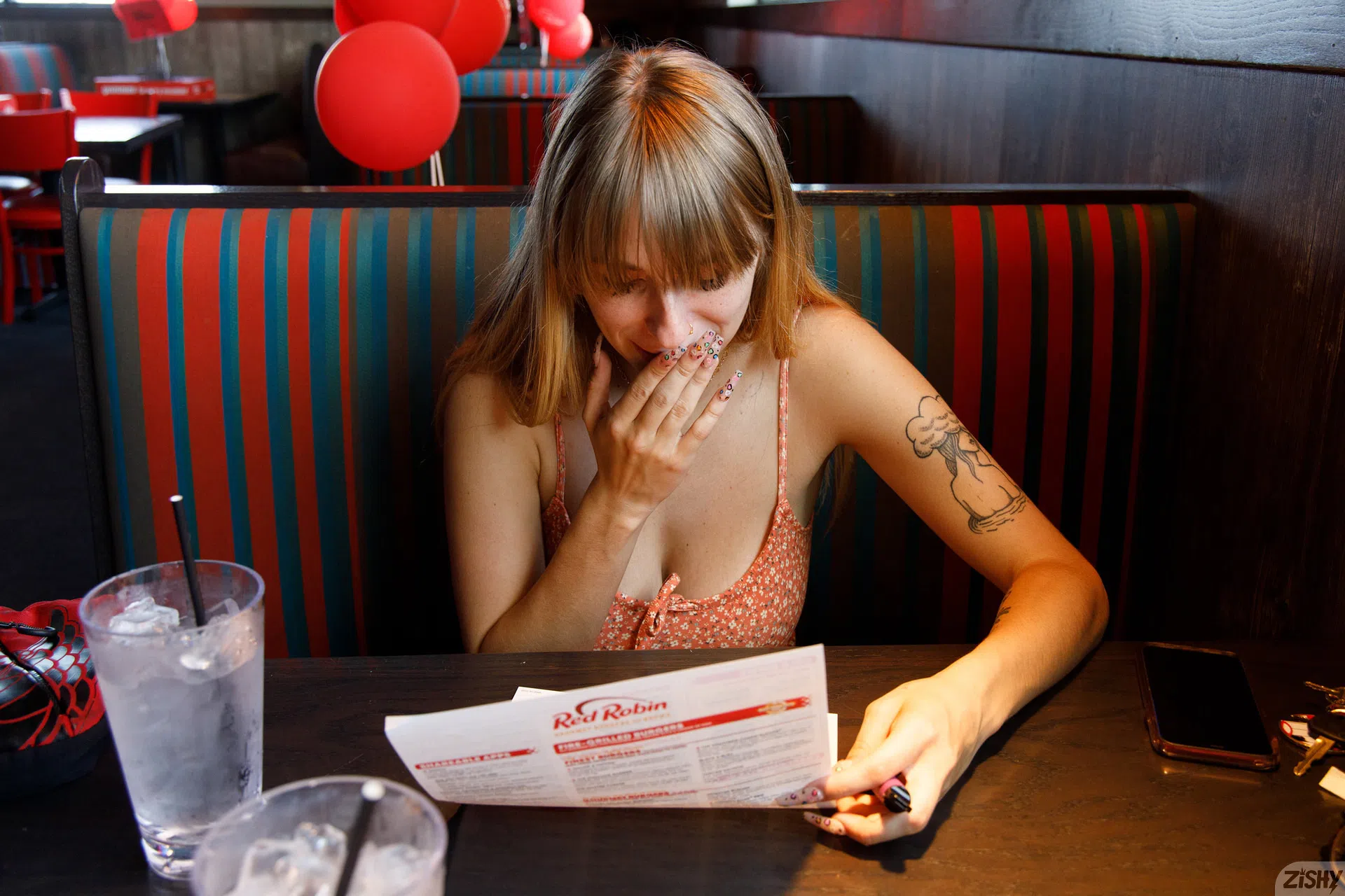 angel-youngs-eats-a-red-robin-zishy-99670 Of Page 1-5.webp