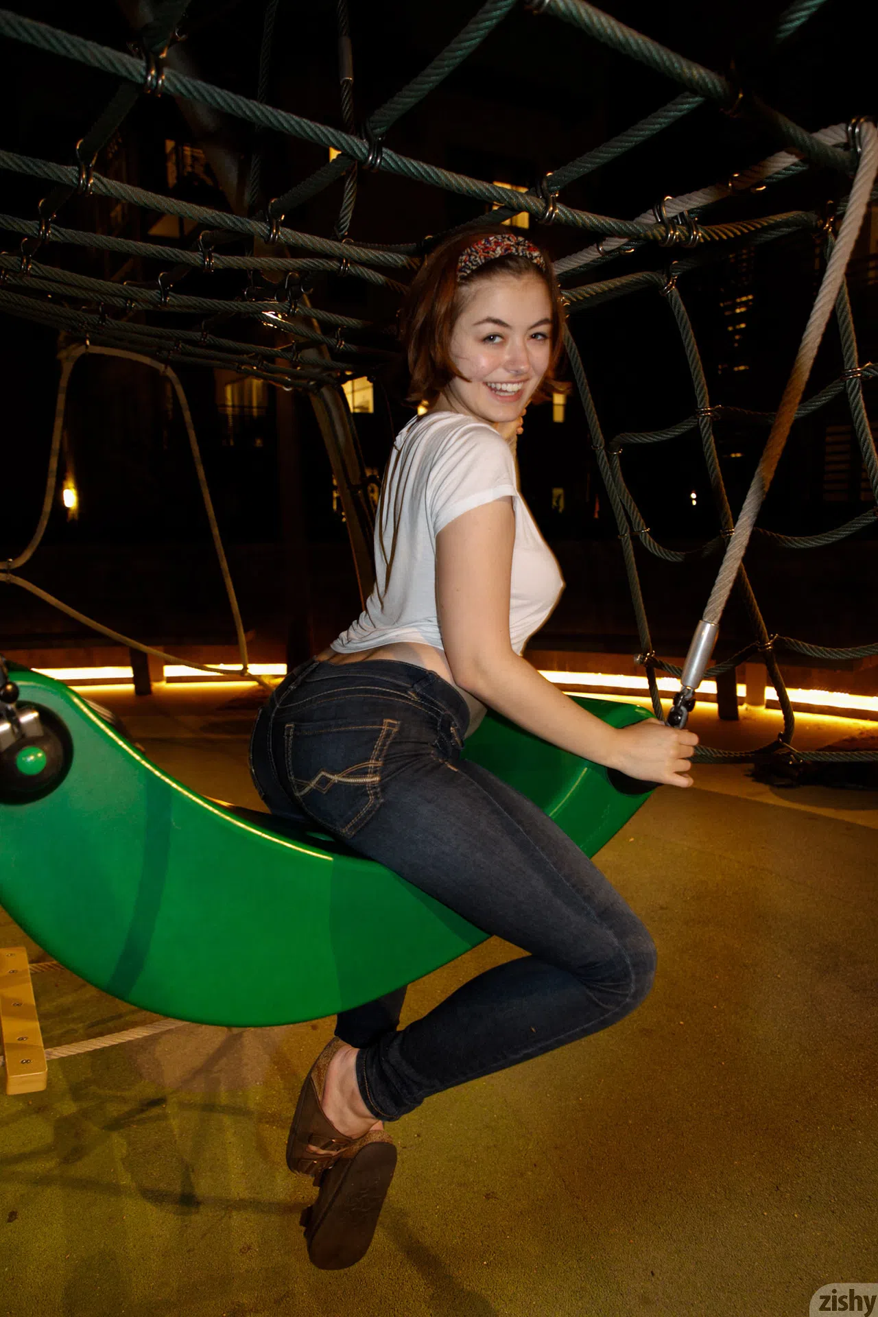 aria-sky-some-honeybees-are-from-space-zishy-44645 Of Page 2-10.webp