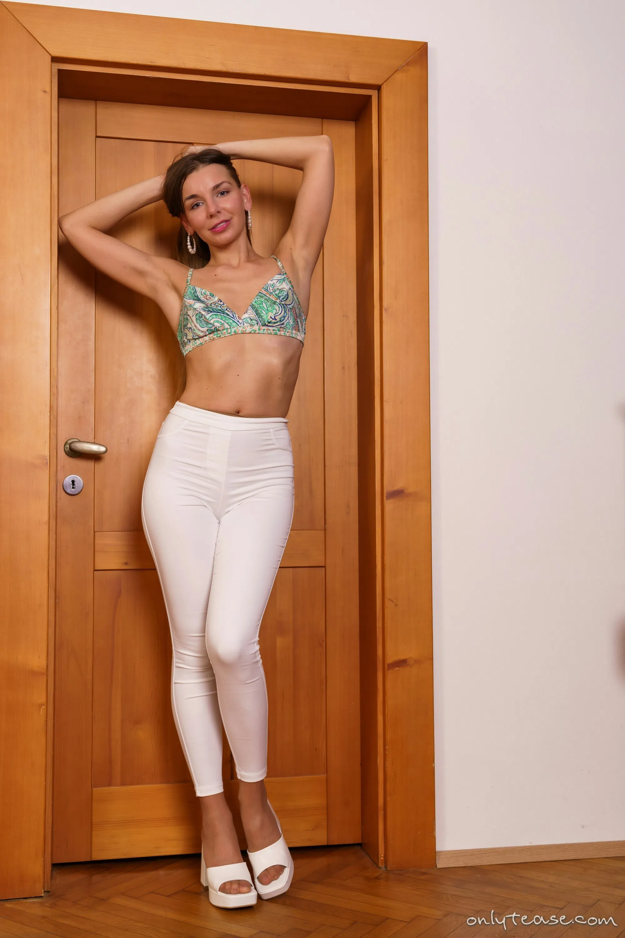 arina-shy-only-tease-178884 Of Page 1-4.webp