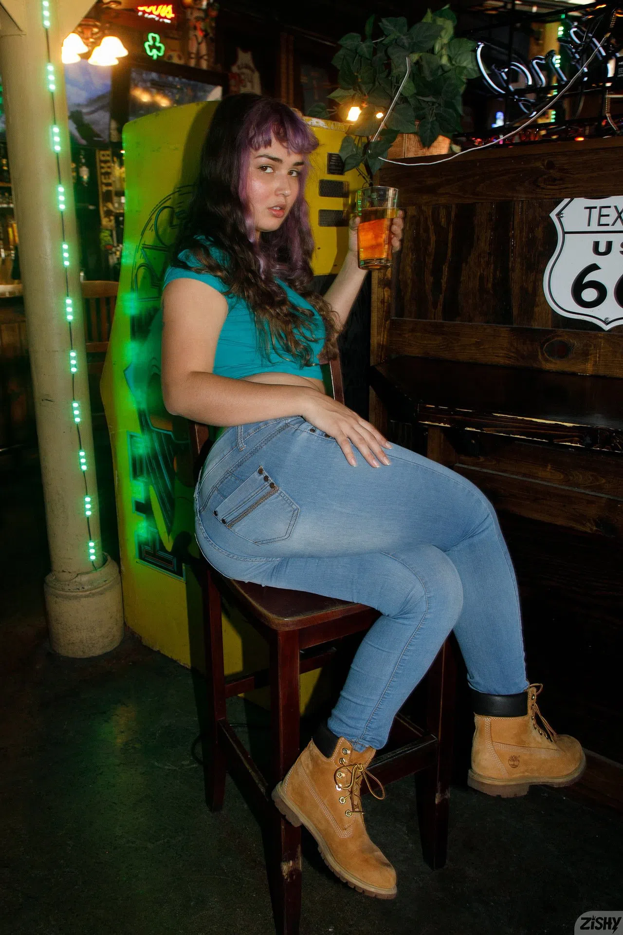 bubble-butt-venus-hold-my-beer-zishy-146559 Of Page 1-2.webp