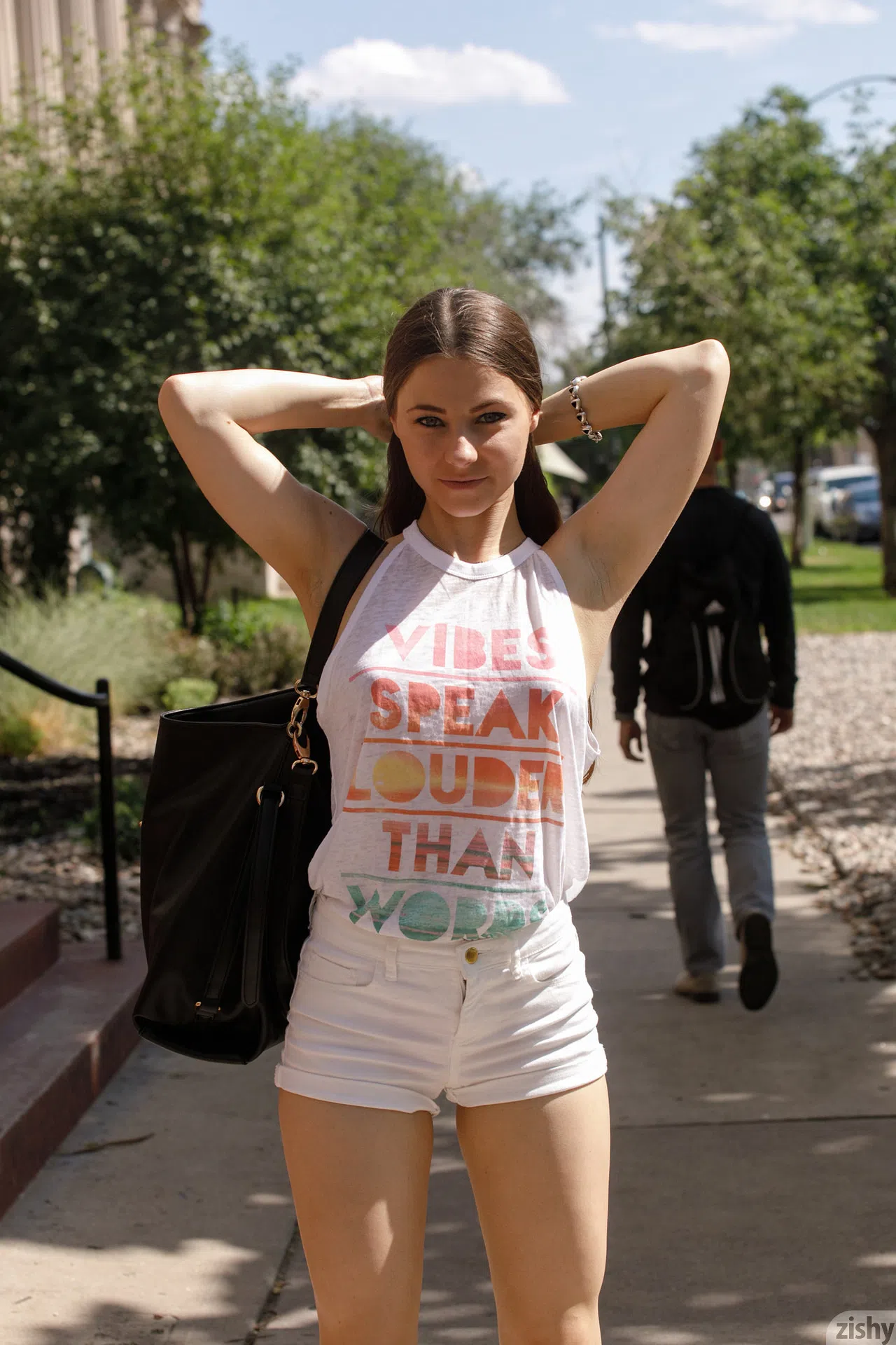 clara-mabee-with-colorado-vibes-zishy-50551 Of Page 1-1.webp