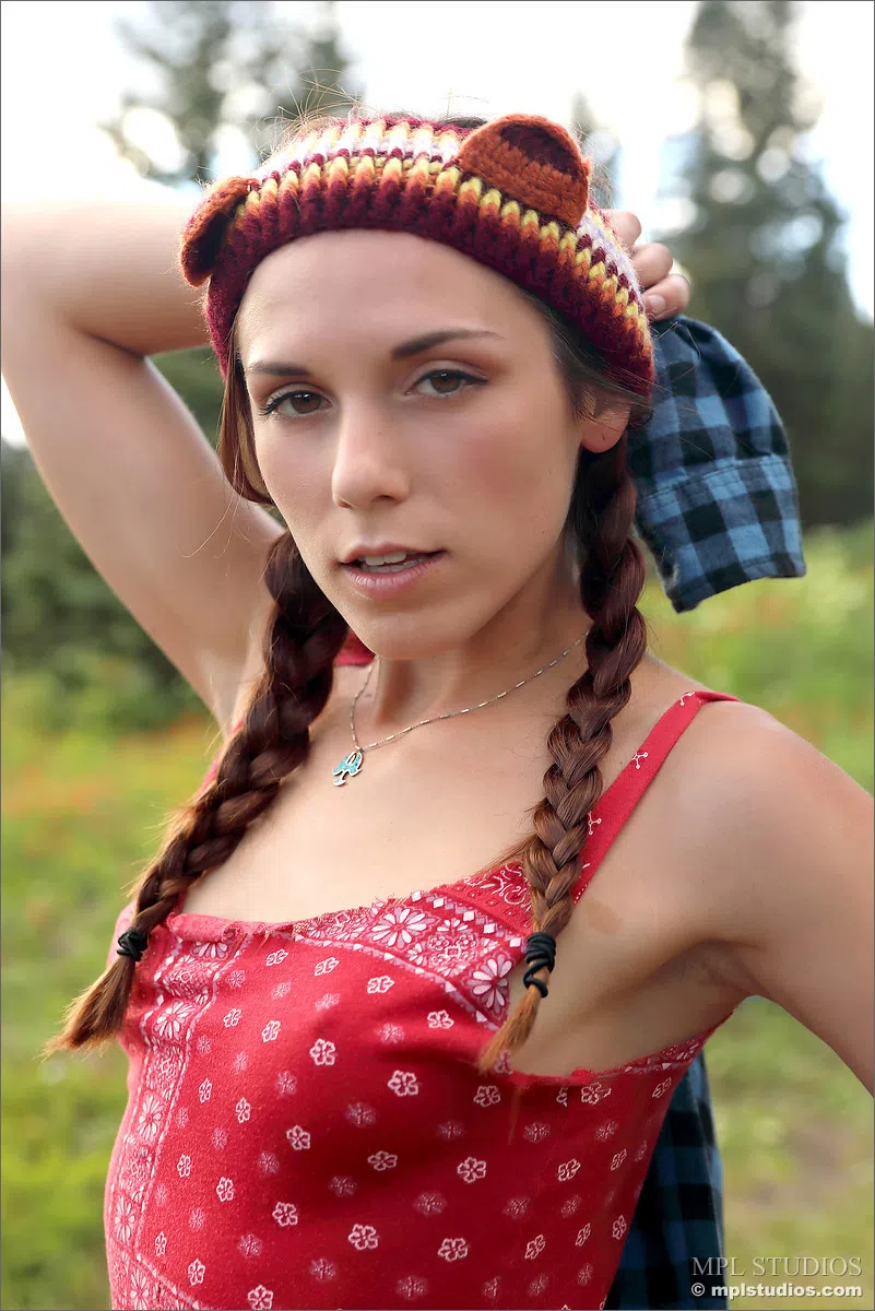 elena-generi-mpl-studios-75904 Of Page 1-3.webp