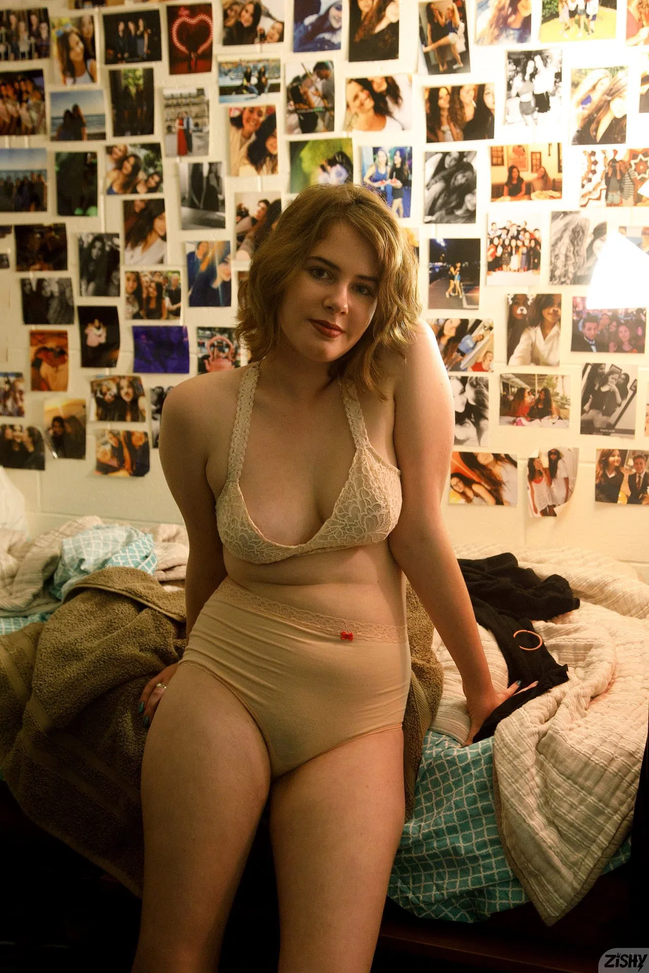 korinne-peterjik-the-girl-next-dorm-zishy-128440 Of Page 2-7.webp