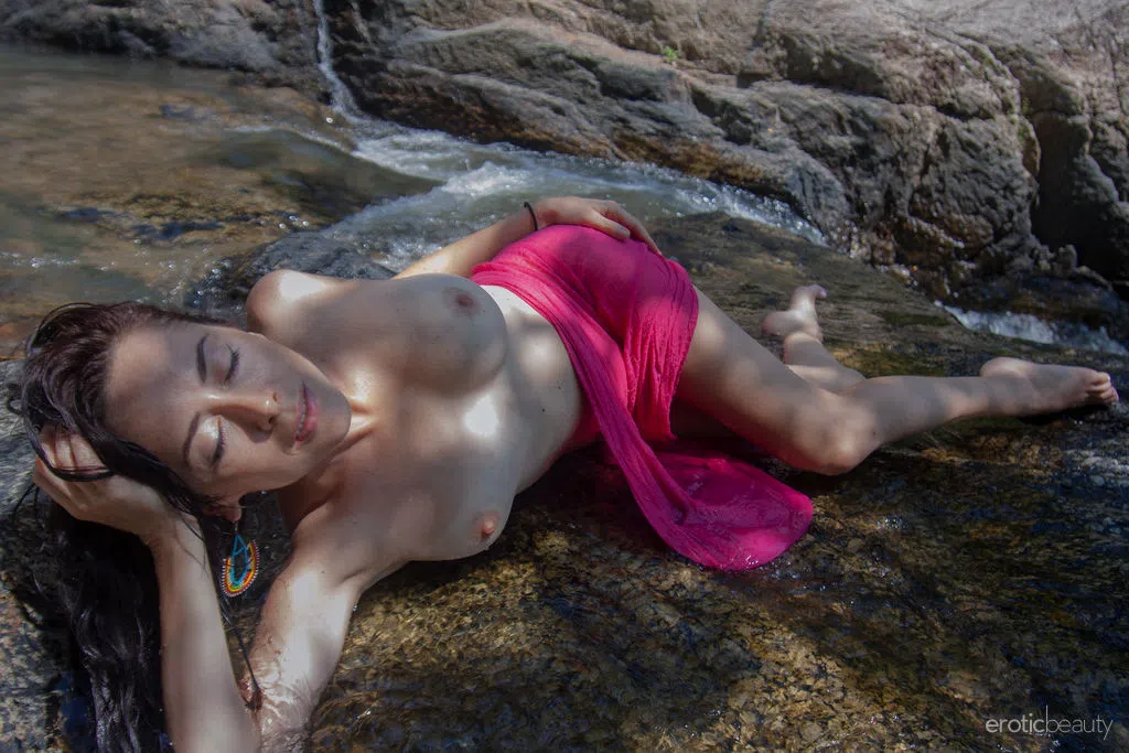 madivya-erotic-beauty-78561 Of Page 2-9.webp