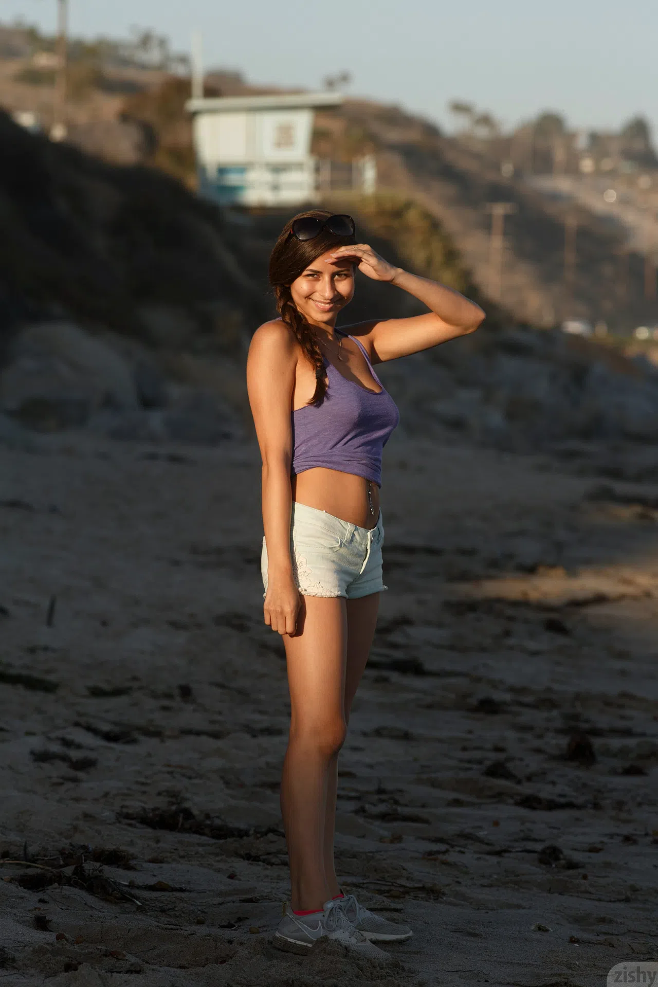 nina-north-warm-smell-of-colitas-zishy-16738 Of Page 1-2.webp