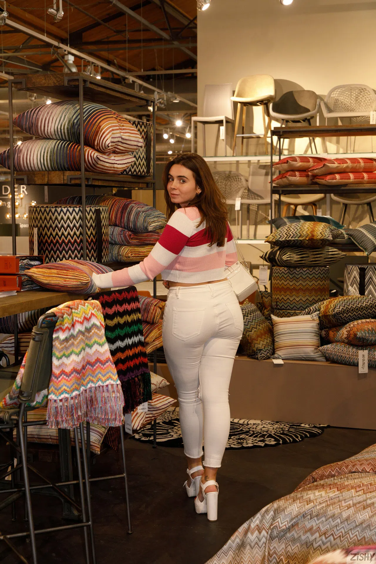 tyla-jessop-celebrity-furniture-zishy-89206 Of Page 2-7.webp
