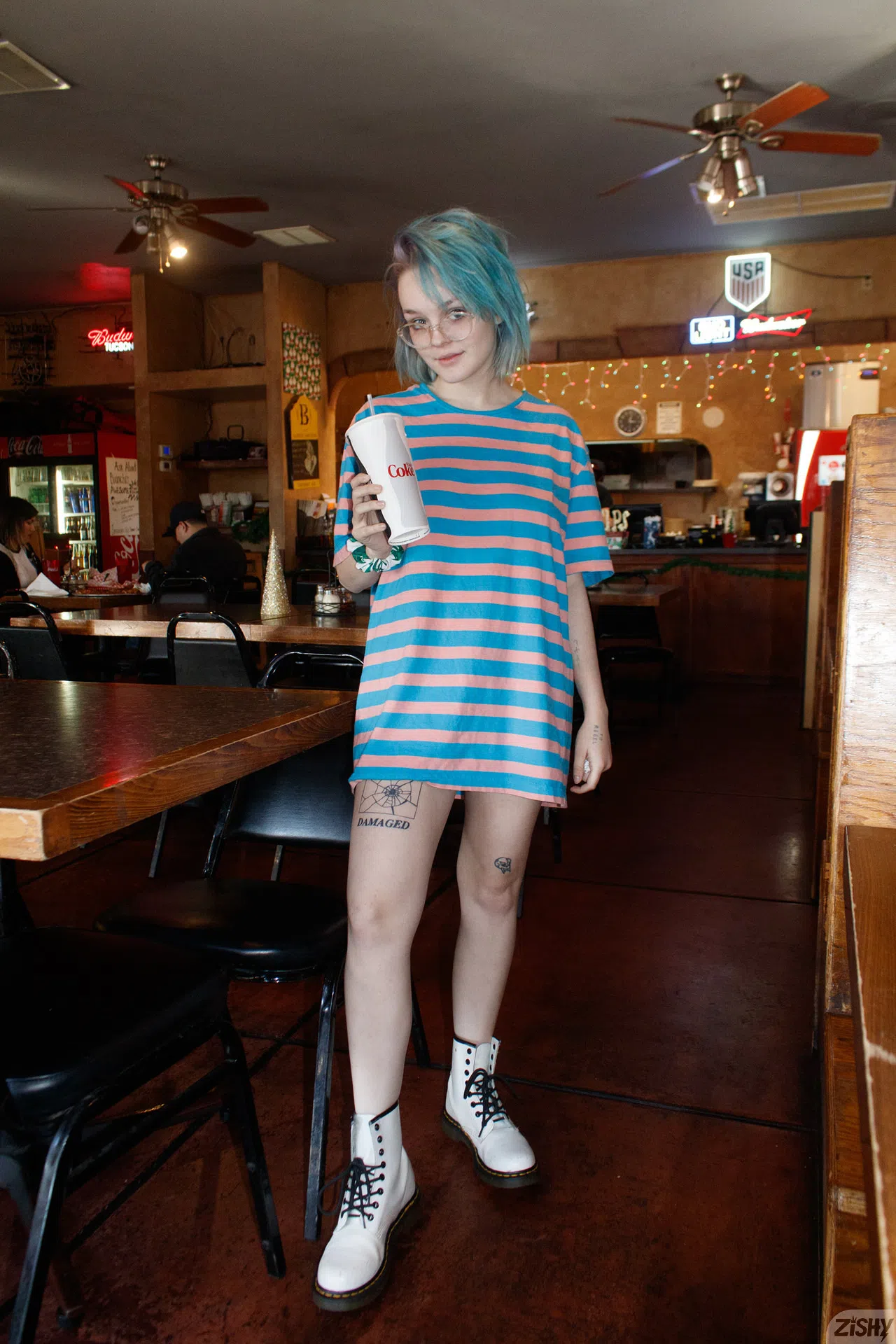 vonnie-bean-no-pants-pizza-zishy-108834 Of Page 1-1.webp