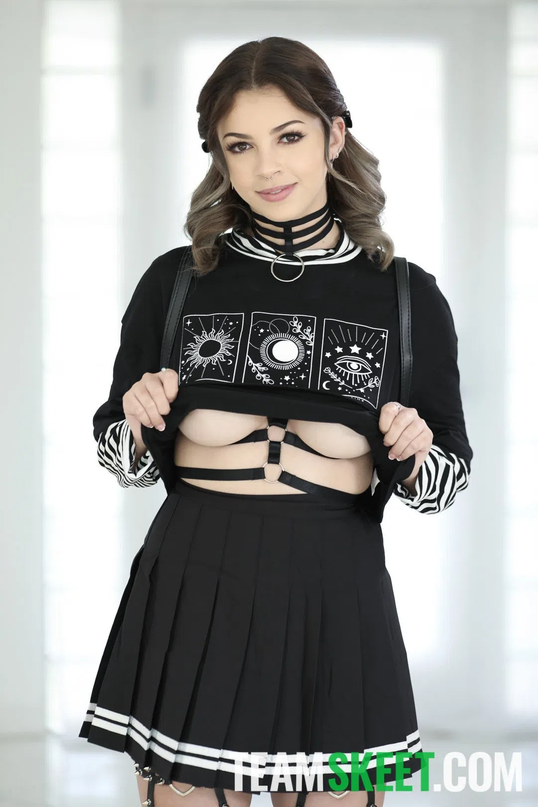 bella-luna-teen-pies-116099 Of Page 1-1.webp