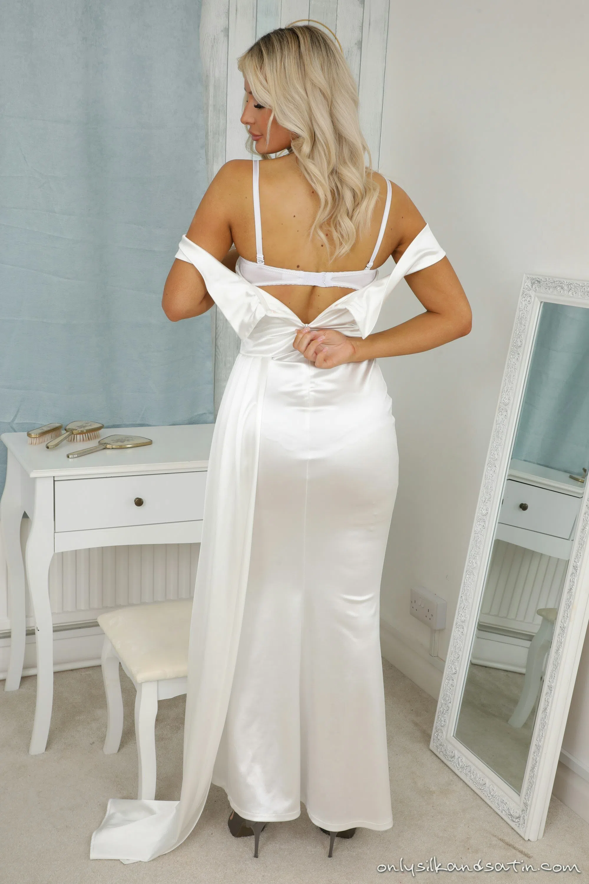paige-f-only-silk-and-satin-200859 Of Page 2-6.webp