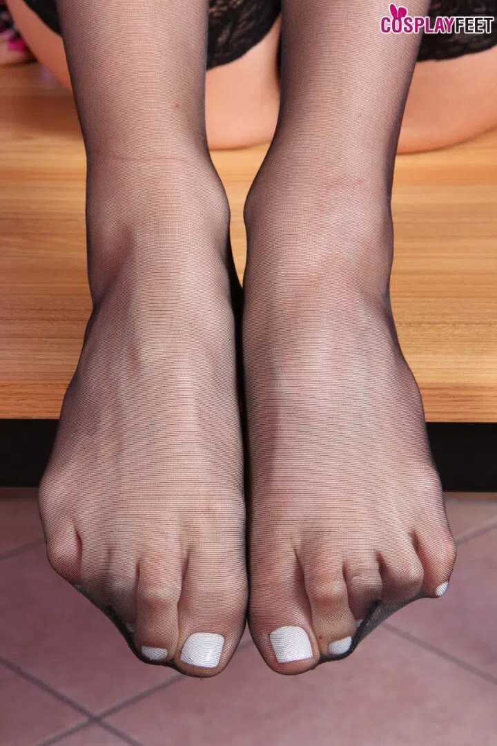 pamela-strong-lara-blonde-cosplay-feet-153339 Of Page 3-12.webp