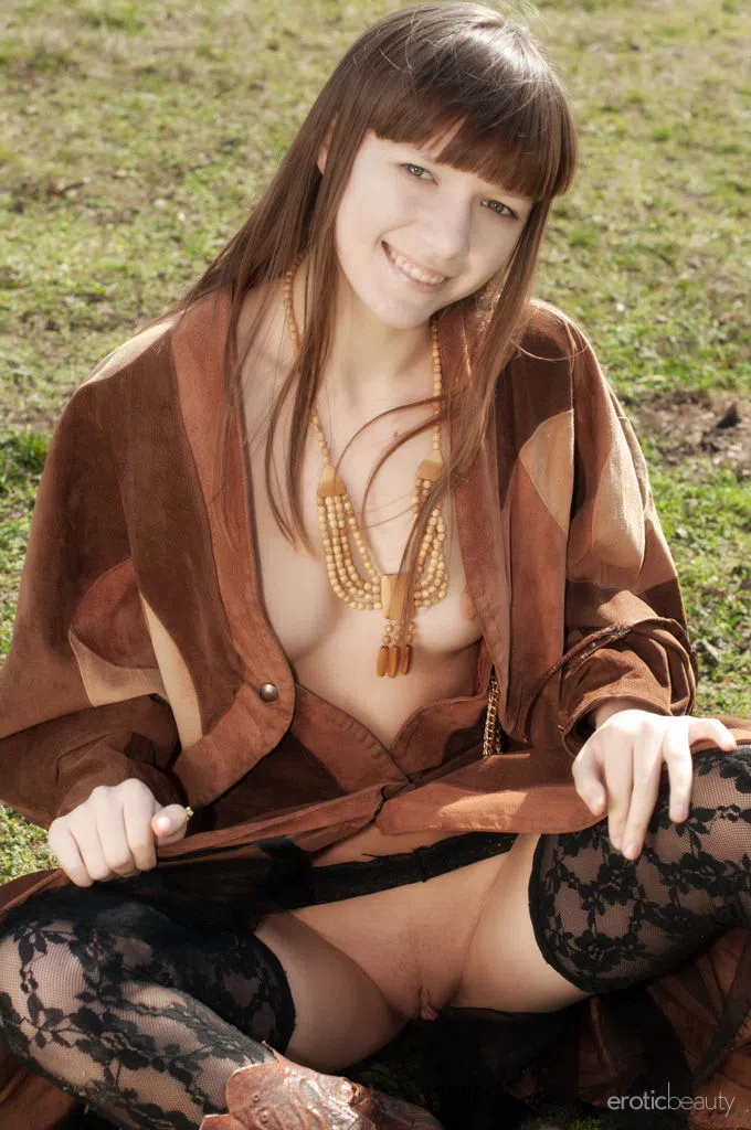 red-eva-erotic-beauty-48177 Of Page 1-5.webp