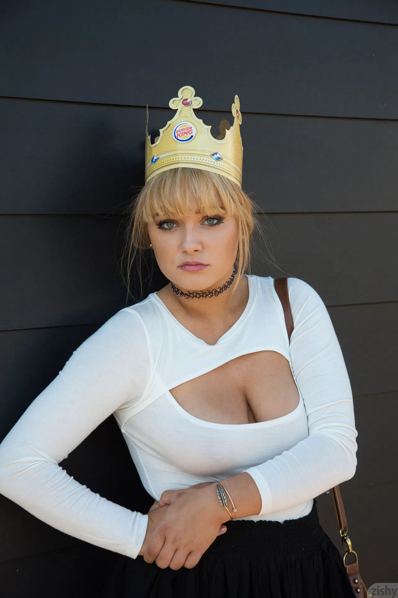 gwen-stanberg-bk-lounging-zishy-15634 Of Page 1-1.webp