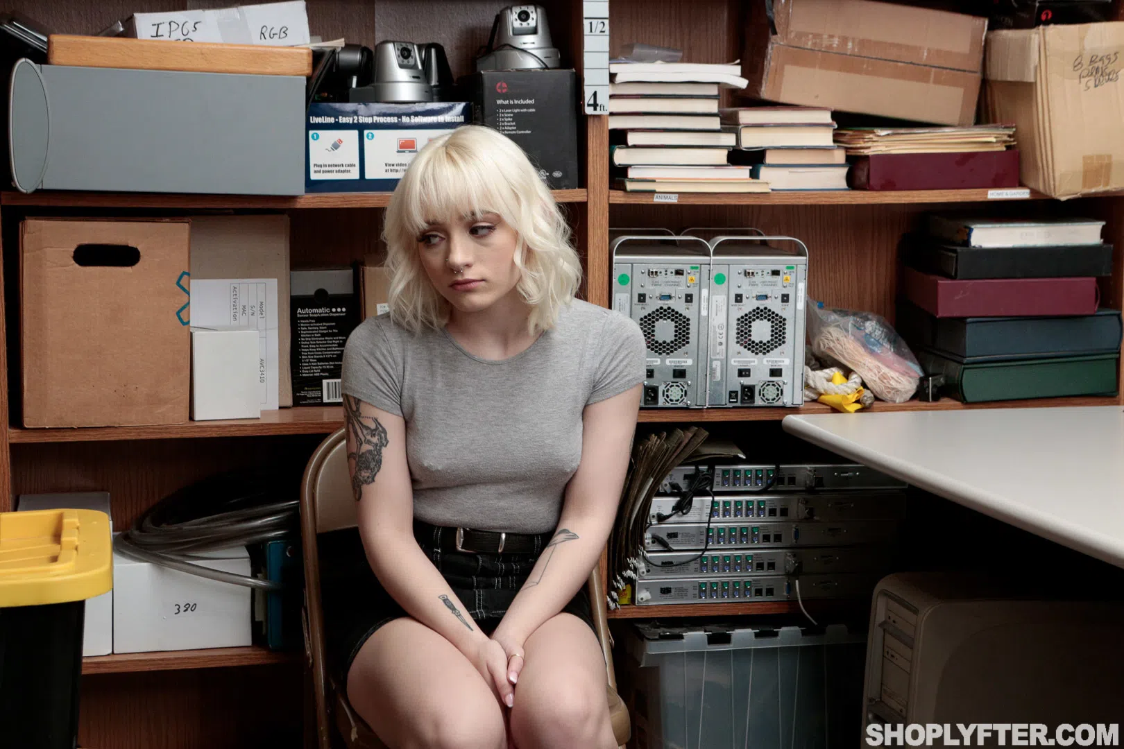 naomi-nash-shoplyfter-56941 Of Page 1-1.webp