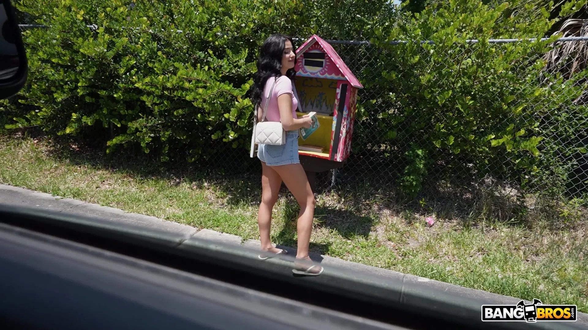 vanessa-marie-bangbus-166909 Of Page 1-1.webp