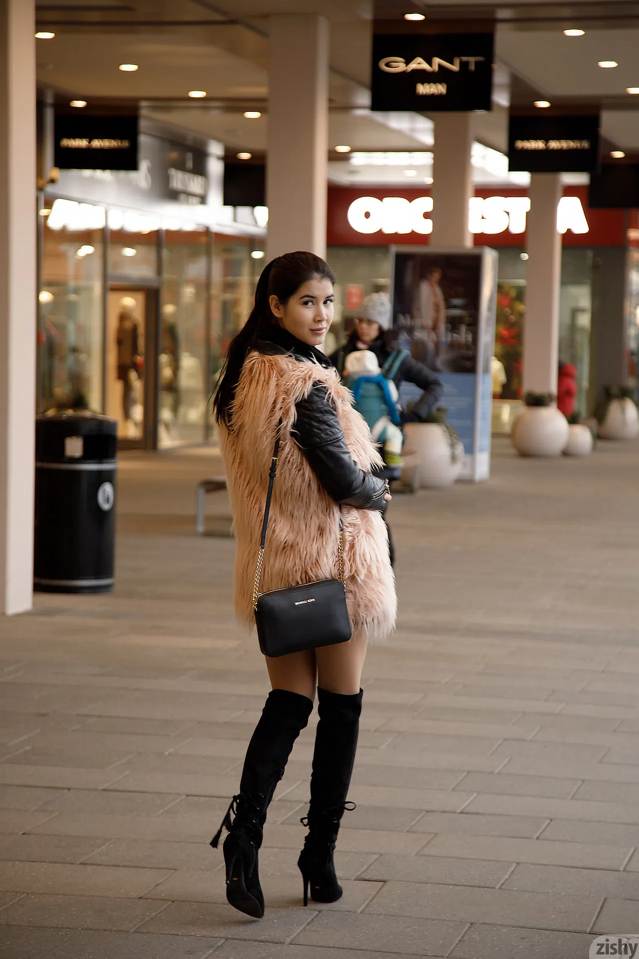 drahomira-juzova-as-lady-dee-zishy-34685 Of Page 1-1.webp