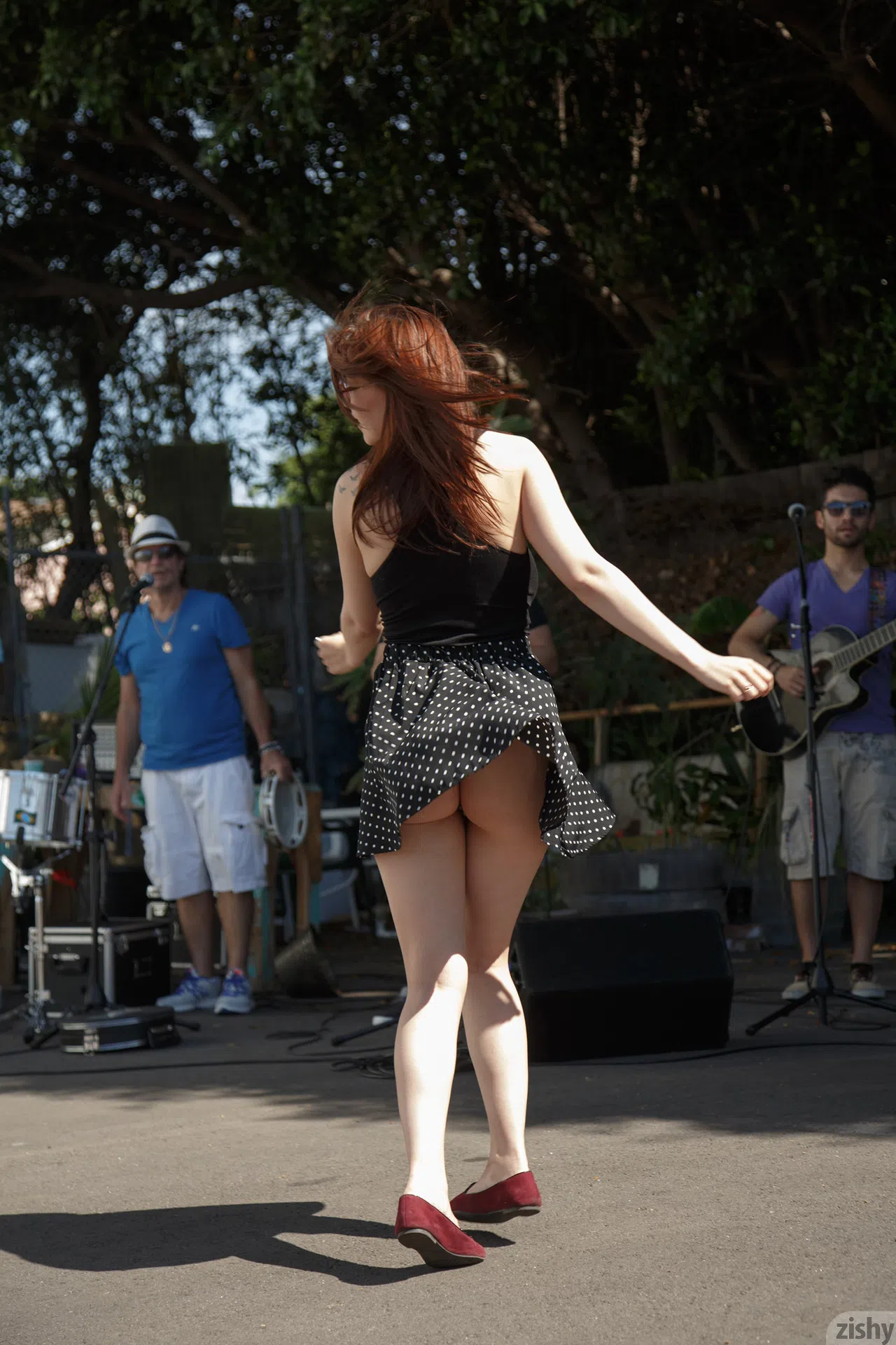 elizabeth-marxs-friendly-skies-zishy-4702 Of Page 2-6.webp