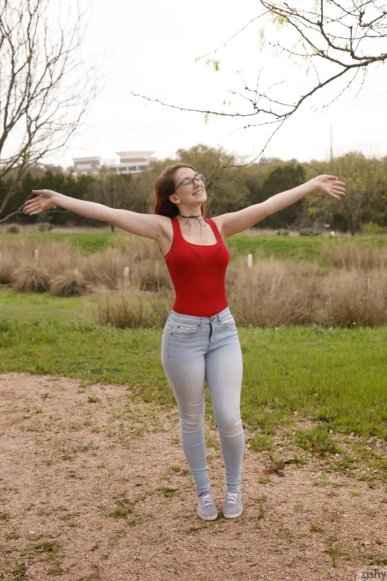 ruby-corbett-fills-jeans-zishy-37338 Of Page 1-1.webp