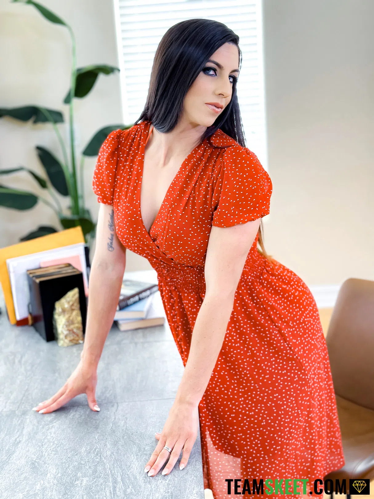 daisy-pheonix-olivia-luxe-brat-tamer-181343 Of Page 2-8.webp