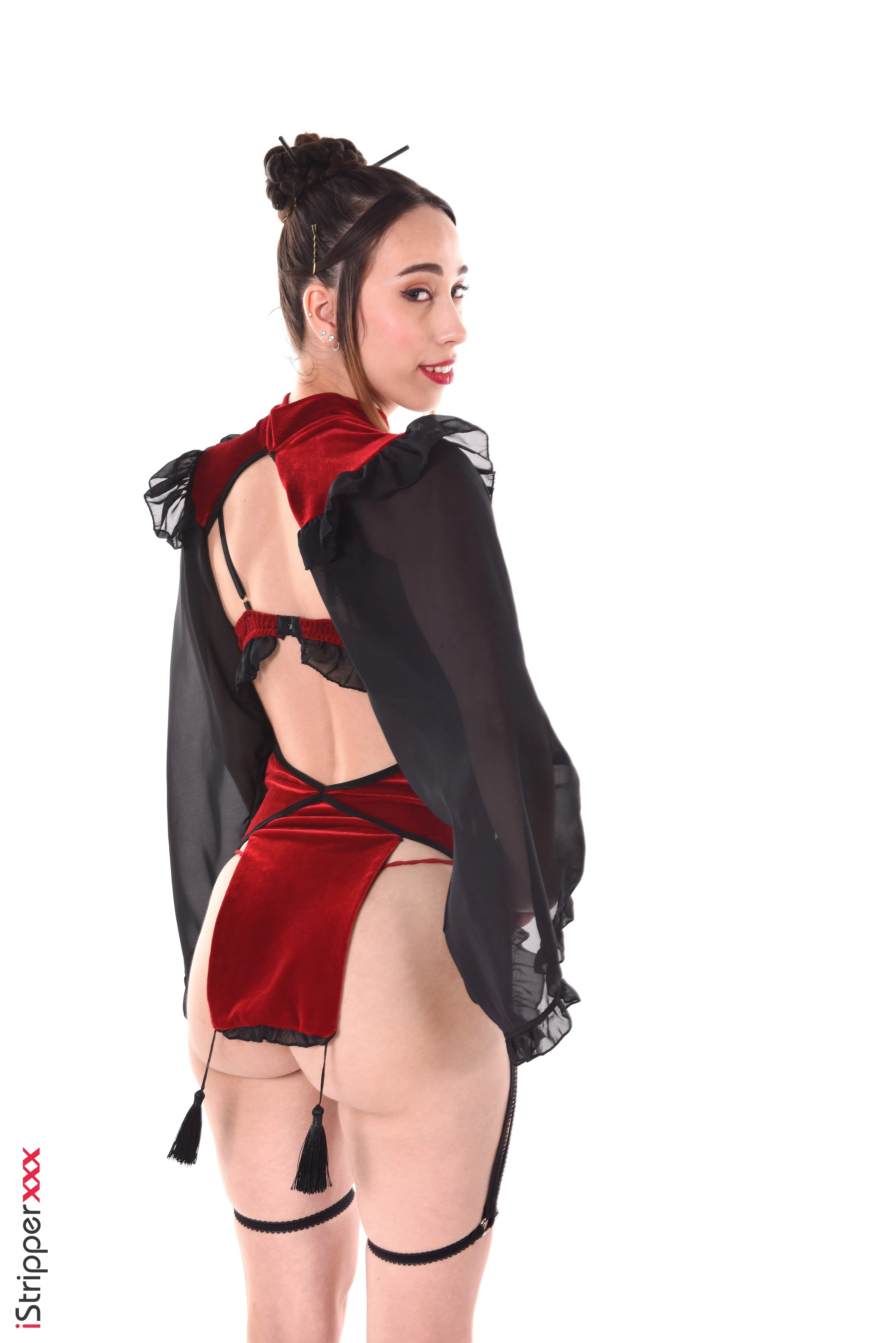 camila-nissa-istripper-171039 Of Page 1-2.webp